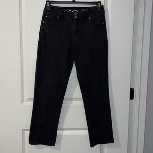 International Concepts Jeans. Straight leg curvy fit crop. Size 6